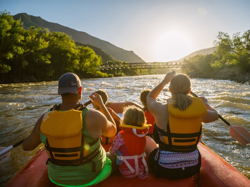 colorado glenwood springs family whitewater rafting happy paddlers 3